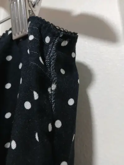 Falda negra con lunares blancos - miniatura 4