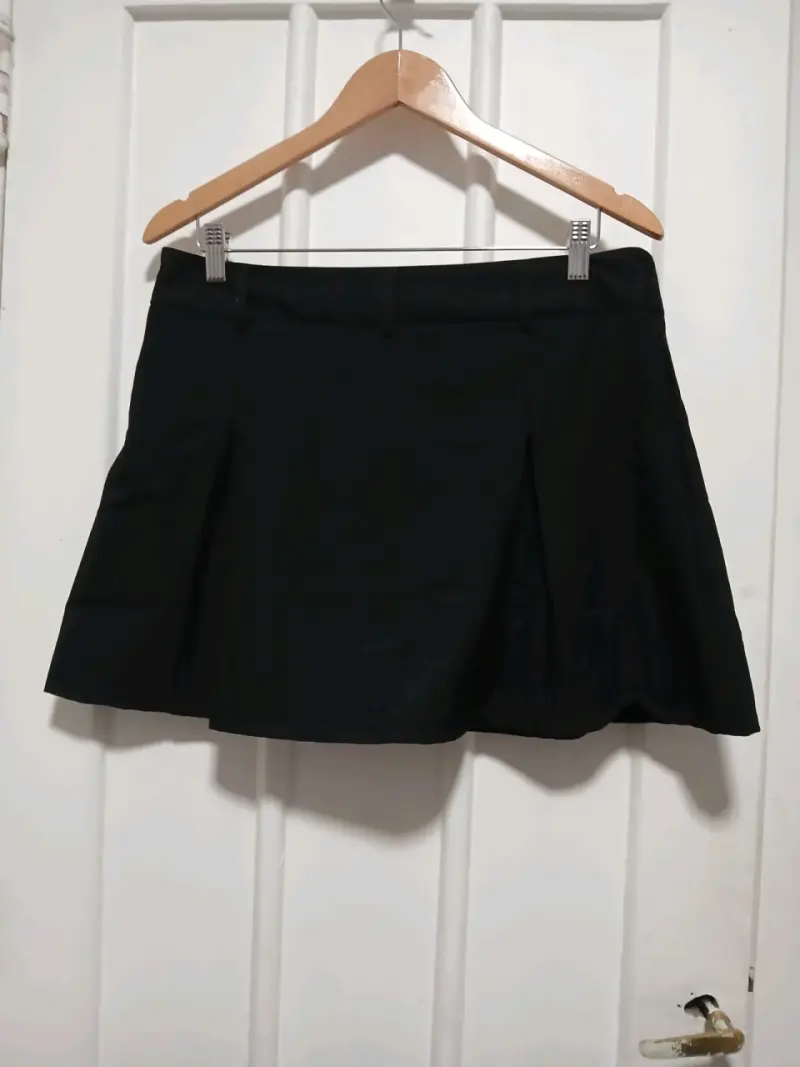 Falda negra clásica para mujer - 1