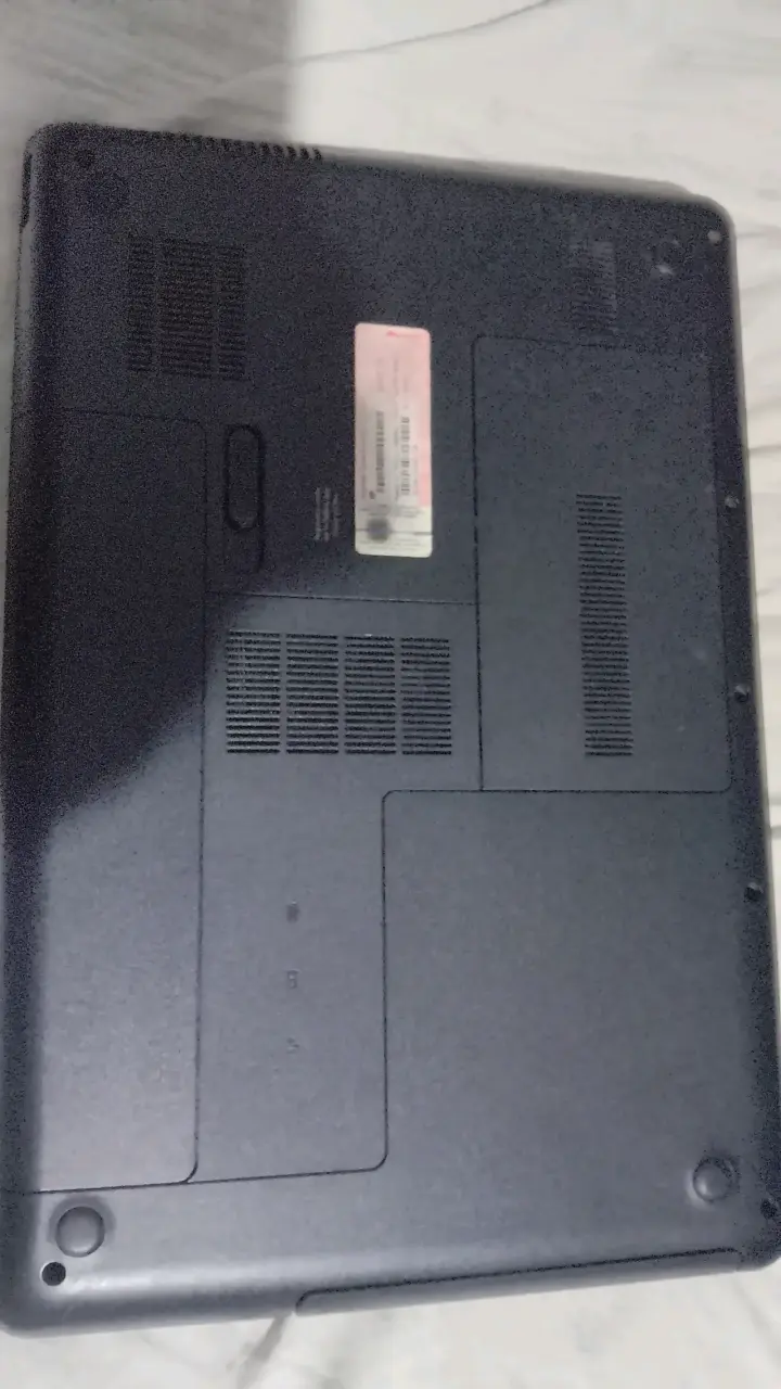 Laptop Compaq Presario negra en buen estado - 4