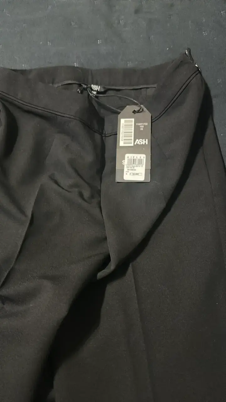 Pantalones negros ASH con etiqueta