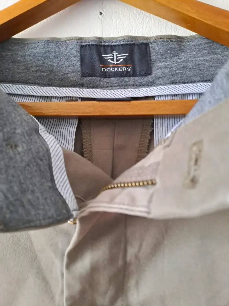 Pantalon Dockers Color Khaki de vestir para hombre - 3