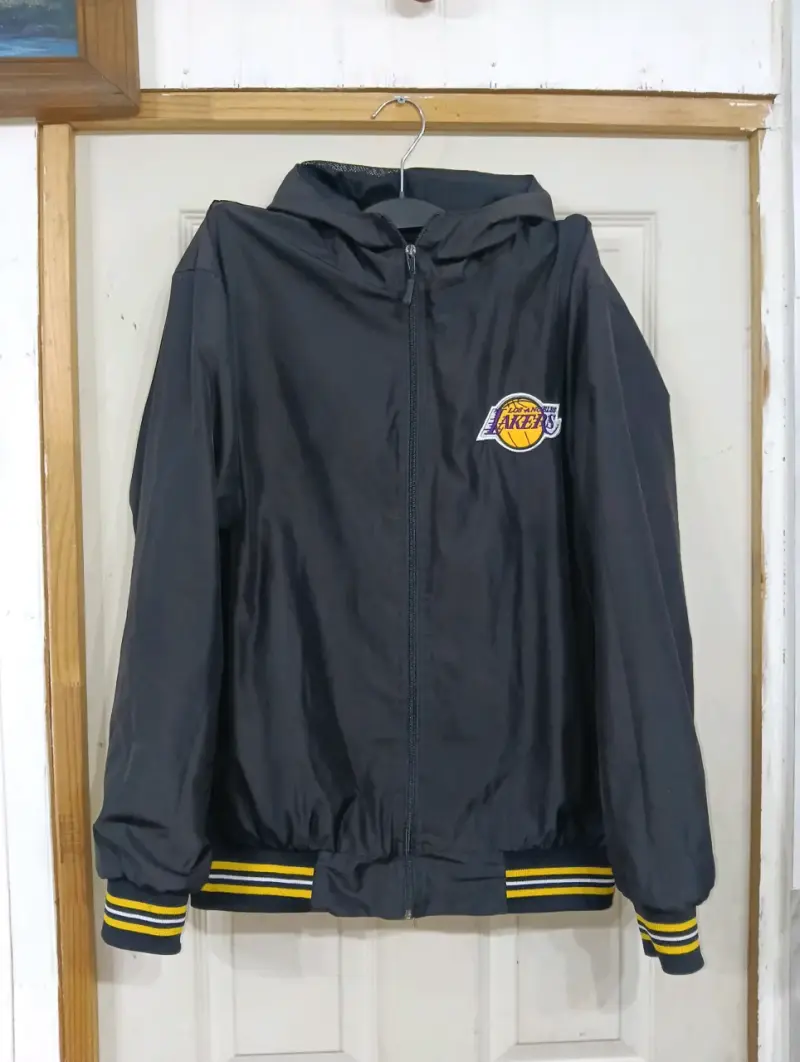 Chaqueta deportiva Lakers con capucha