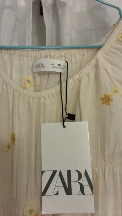 Blusa Zara con bordado floral - miniatura 2