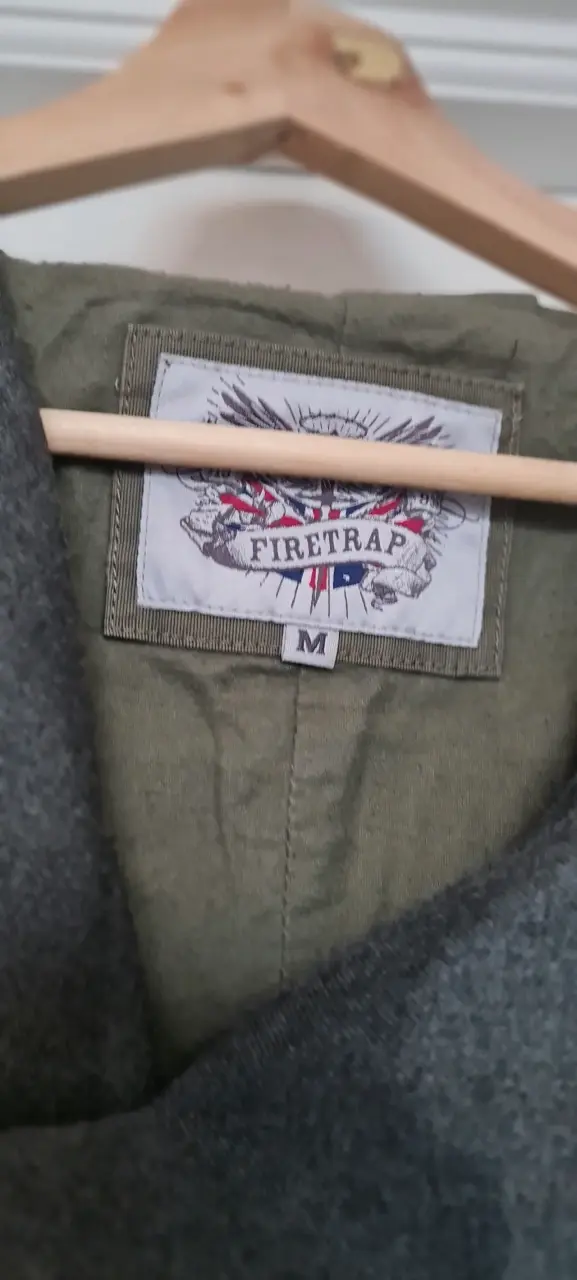Abrigo verde militar con capucha Firetrap - 2