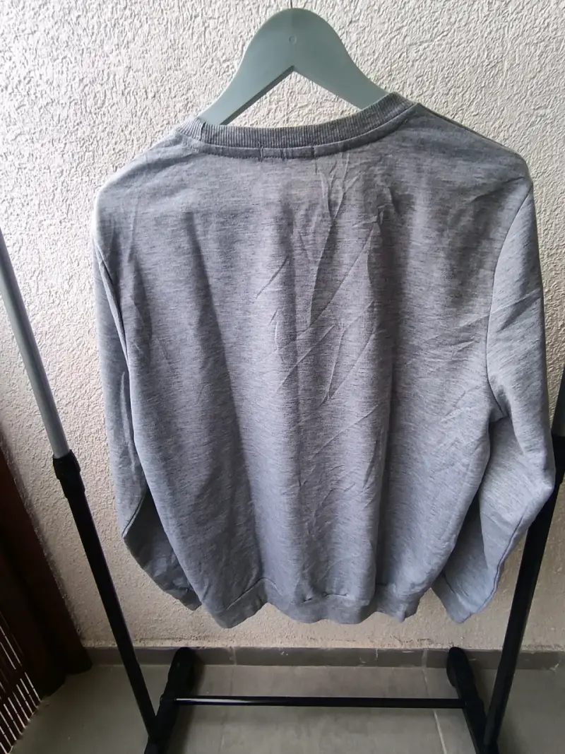 Polerón gris con diseño gráfico Raw Blue - 3