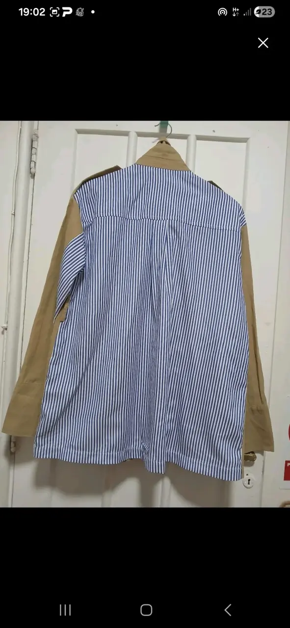 Chaqueta beige con detalles a rayas - 5