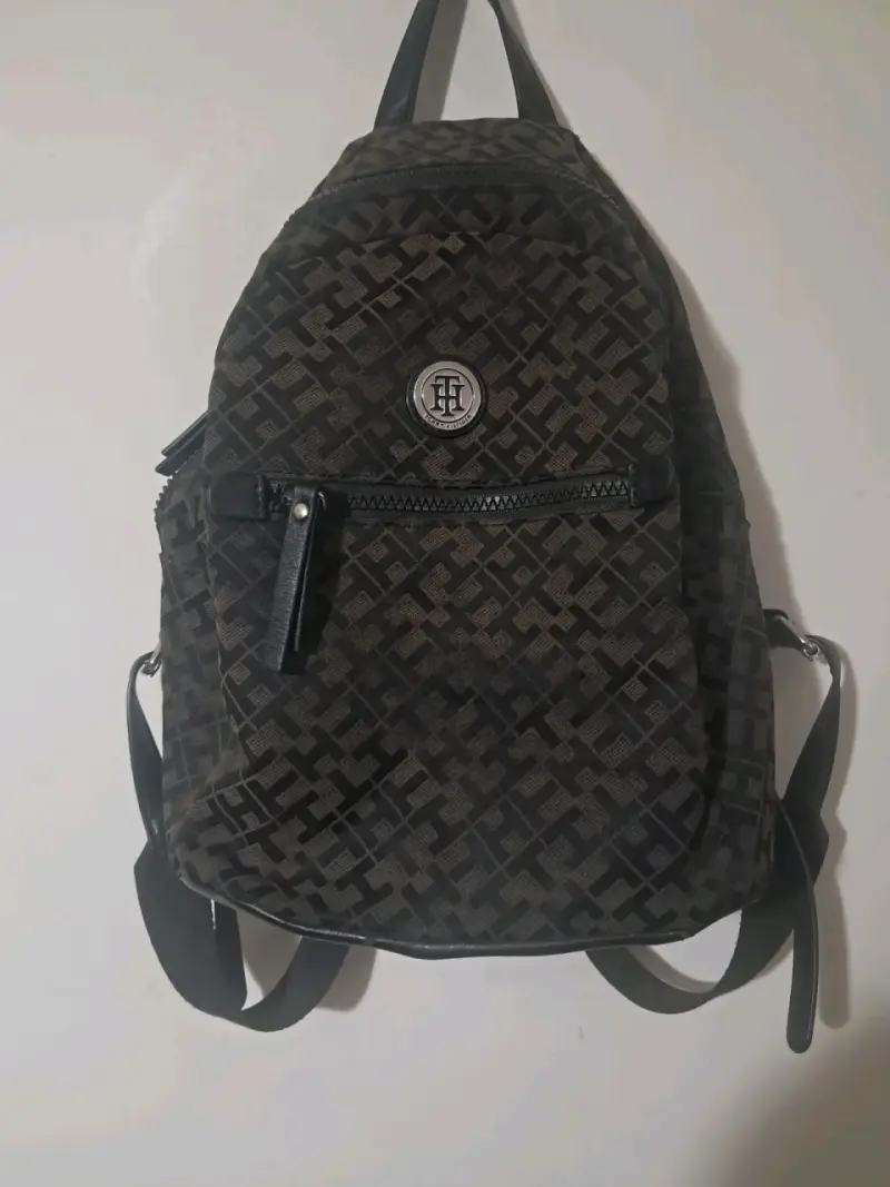 Mochila Tommy Hilfiger monograma negra - 1