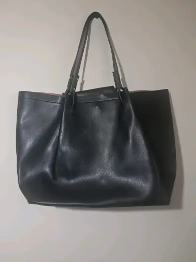 Bolso tote negro de cuero elegante - miniatura 1
