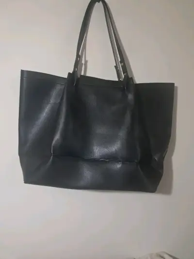 Bolso tote negro de cuero elegante - miniatura 2