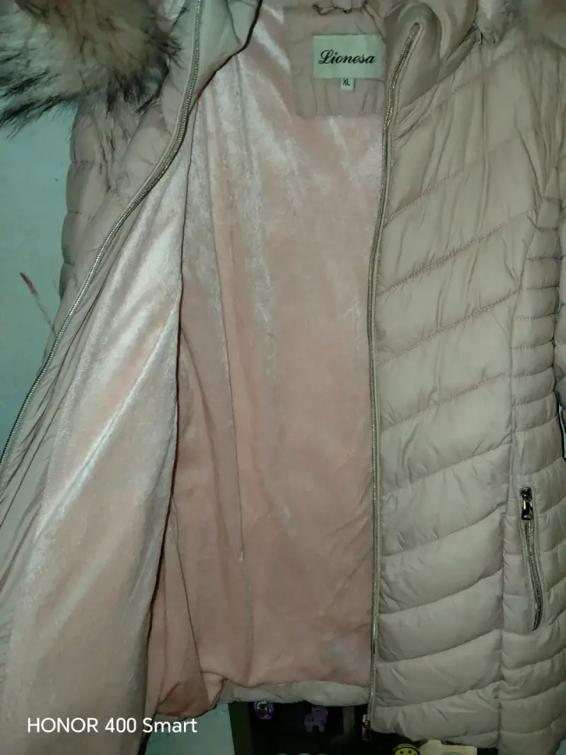 Parka acolchada rosa con capucha de piel - 3