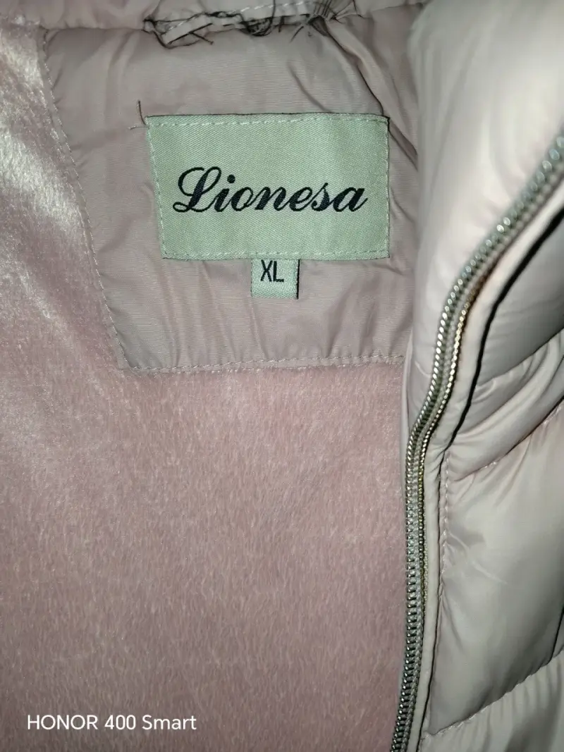 Parka acolchada rosa con capucha de piel - 4