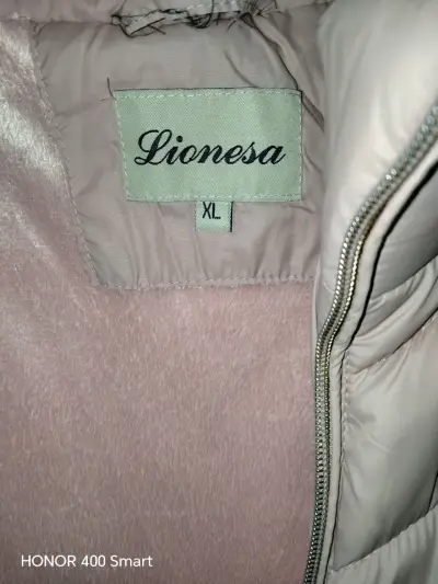 Parka acolchada rosa con capucha de piel - miniatura 4