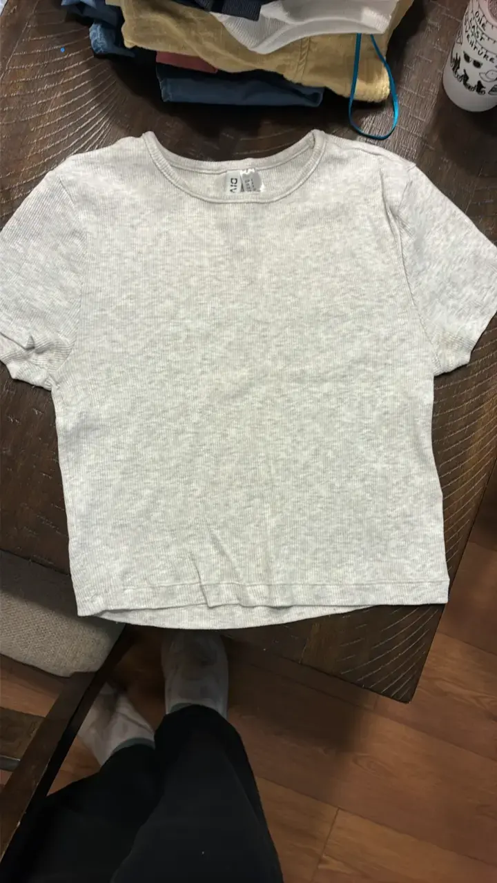Polera gris claro de algodón para mujer