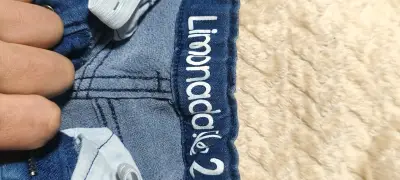 Pantalones de mezclilla para niña con diseño de os - miniatura 2