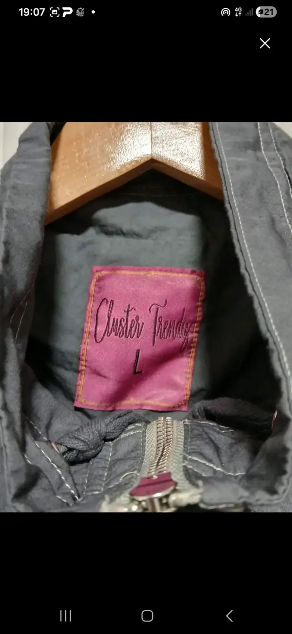 Chaqueta gris con bolsillos delanteros - 2