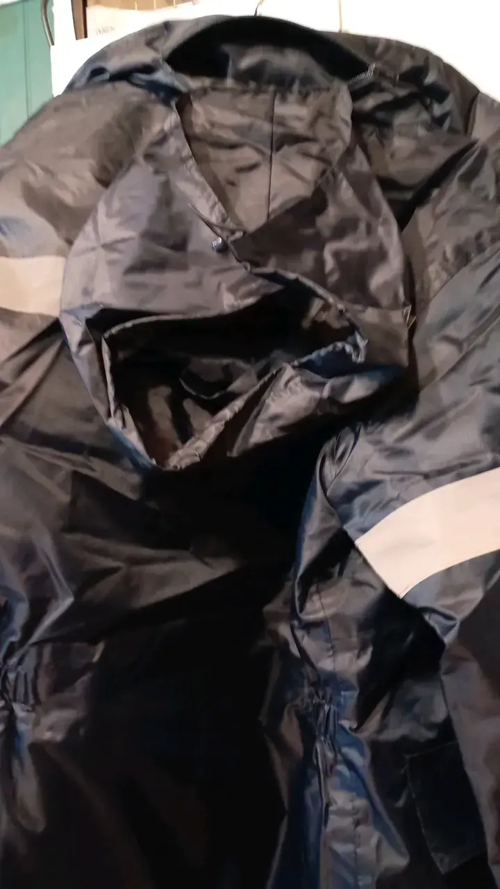Chaqueta impermeable azul con reflectantes - 4