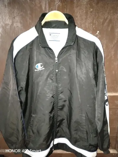 Chaqueta deportiva Champion negra con cierre - miniatura 1