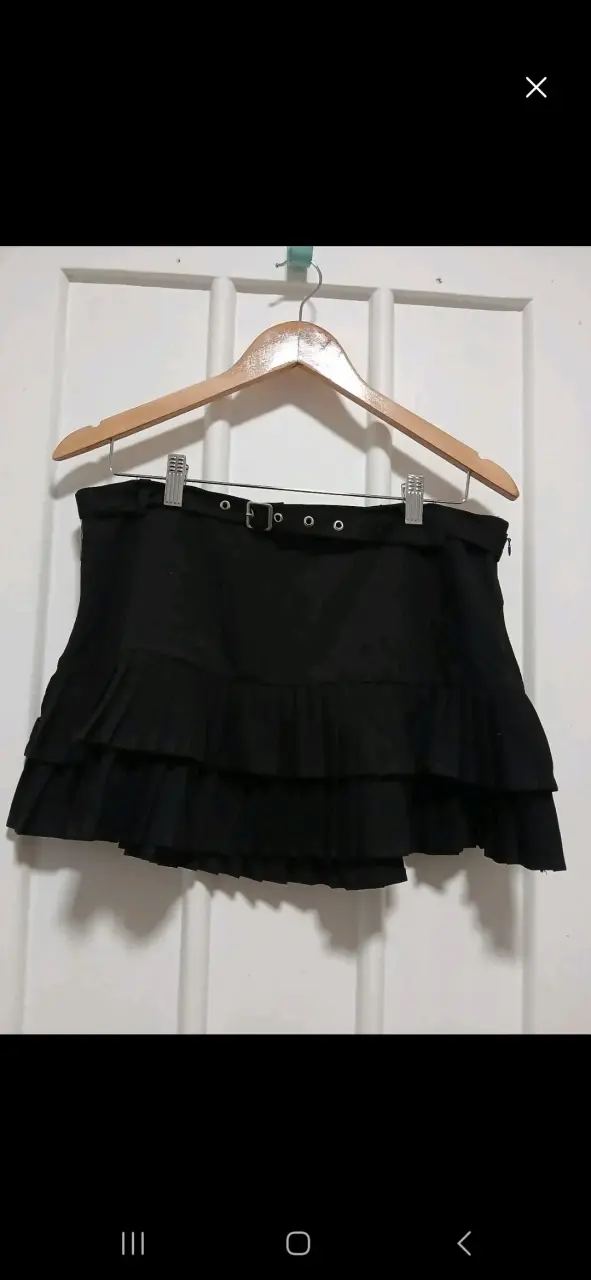 Falda negra con volantes