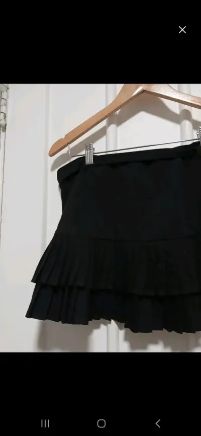 Falda negra con volantes - miniatura 2
