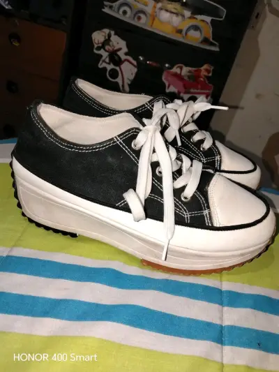 Zapatillas negras con plataforma y cordones - miniatura 1