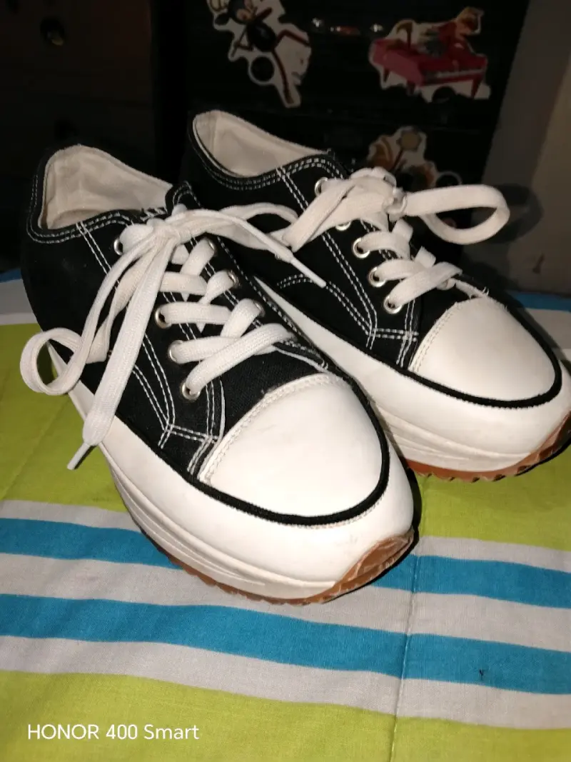 Zapatillas negras con plataforma y cordones - 2