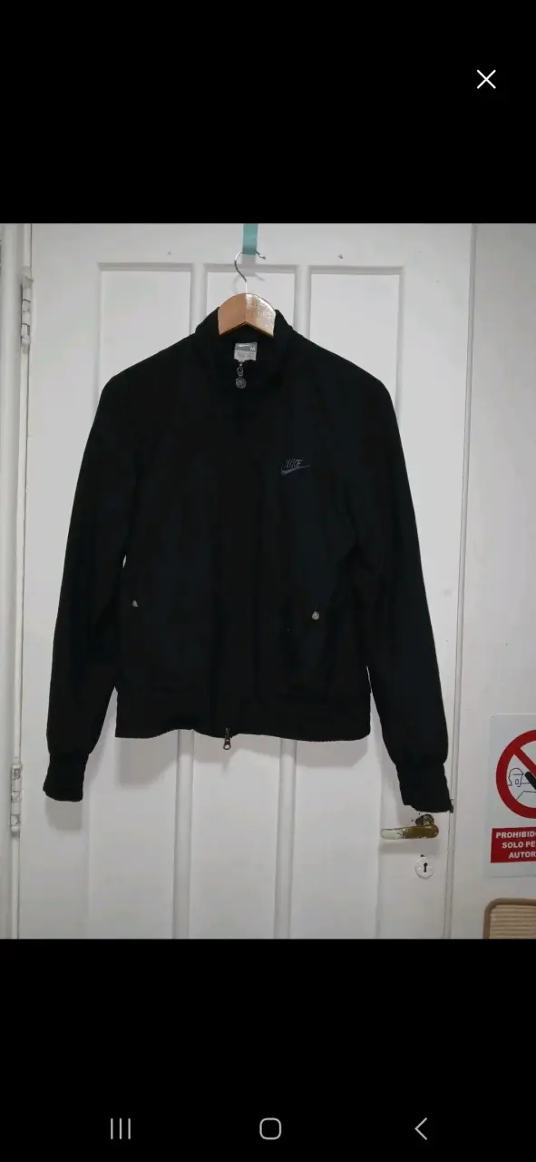 Chaqueta negra Nike para mujer