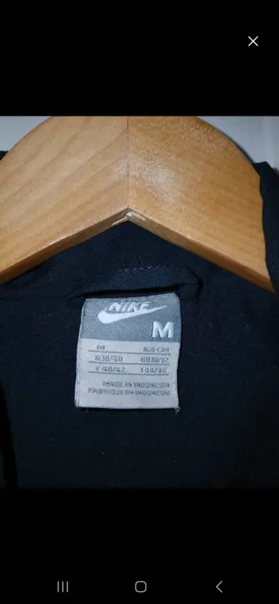 Chaqueta negra Nike para mujer - miniatura 2