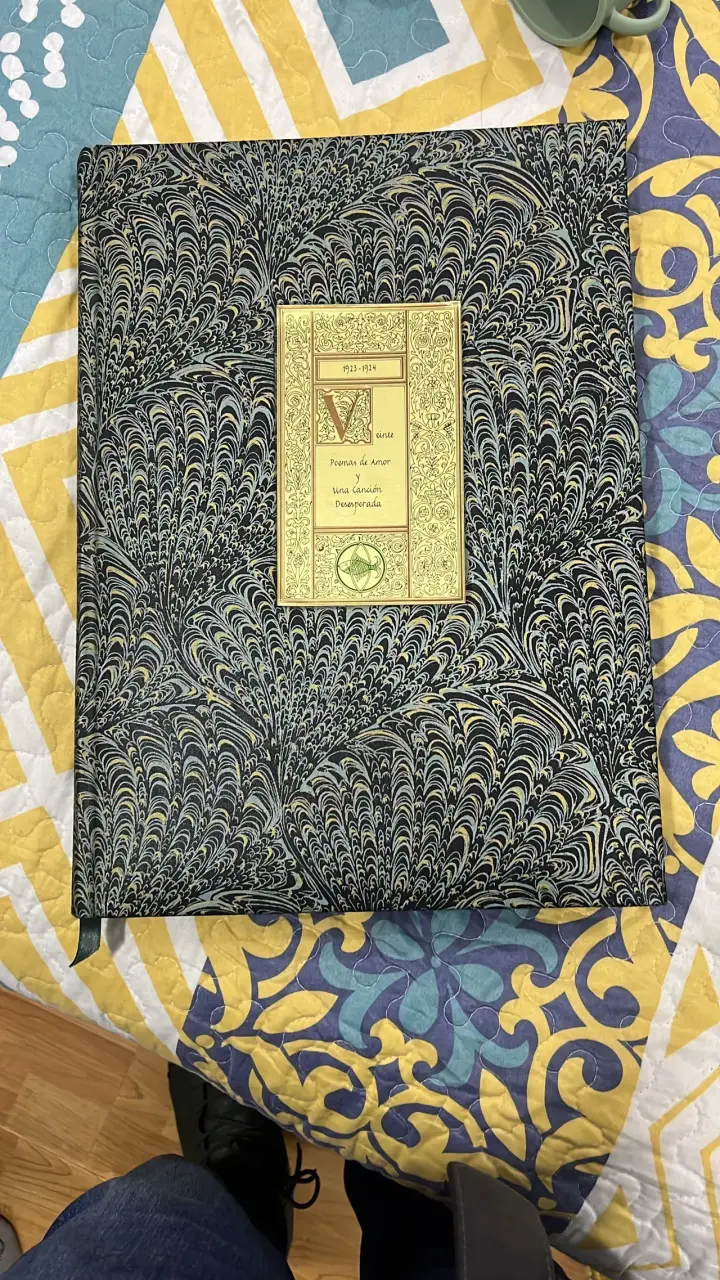 Libro 'Veinte Poemas de Amor' edición especial - 1