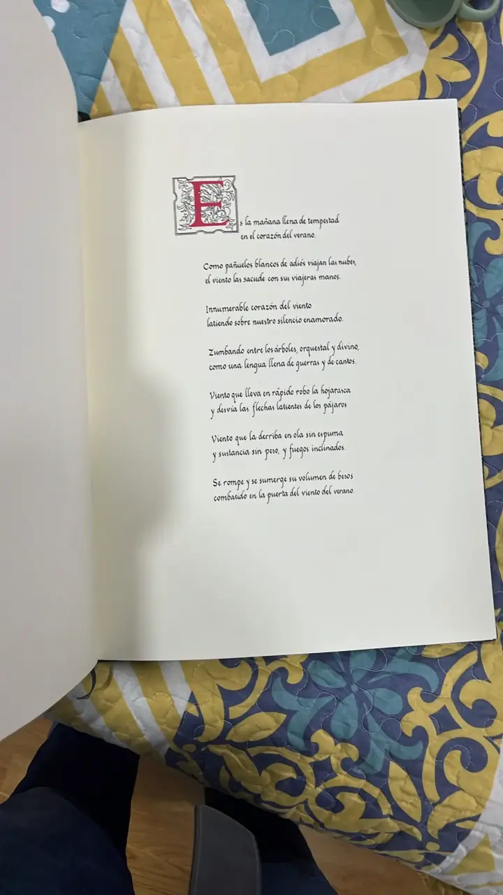 Libro 'Veinte Poemas de Amor' edición especial - 2
