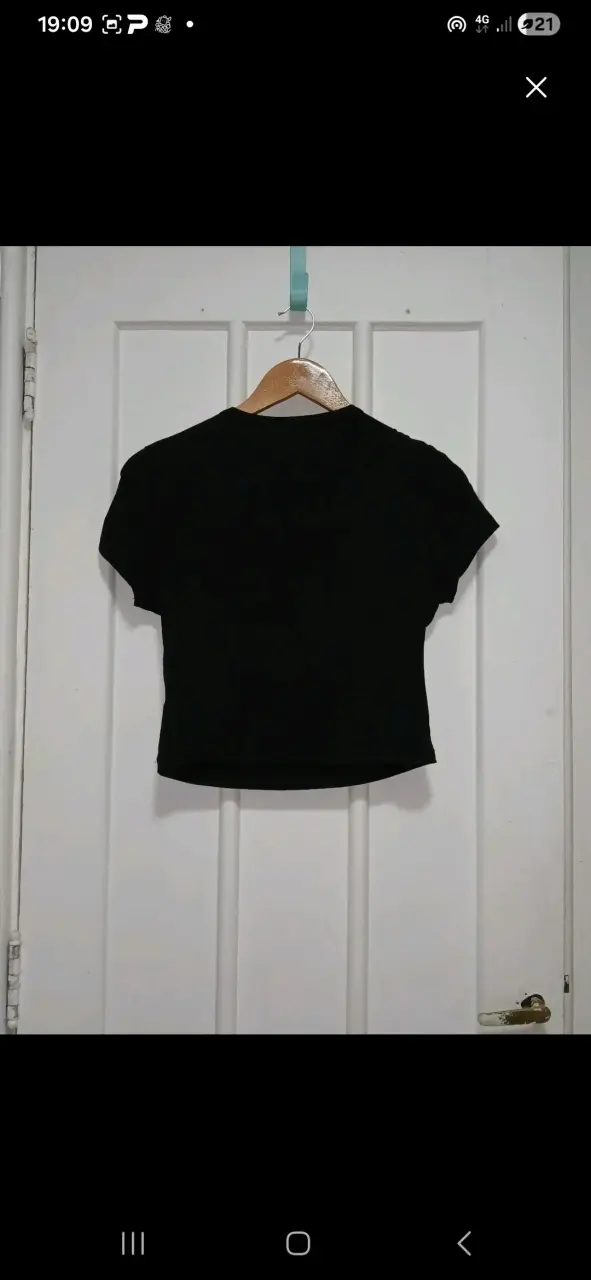Polera negra con rayas blancas - 3