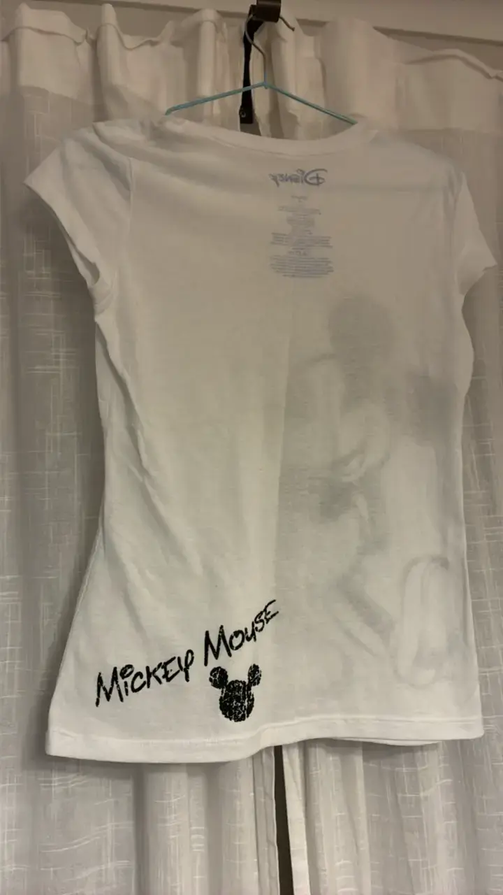 Polera blanca con diseño de Mickey Mouse - 2