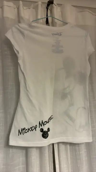 Polera blanca con diseño de Mickey Mouse - miniatura 2