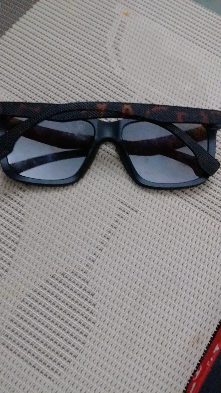 Gafas de sol negras estilo clásico - 2