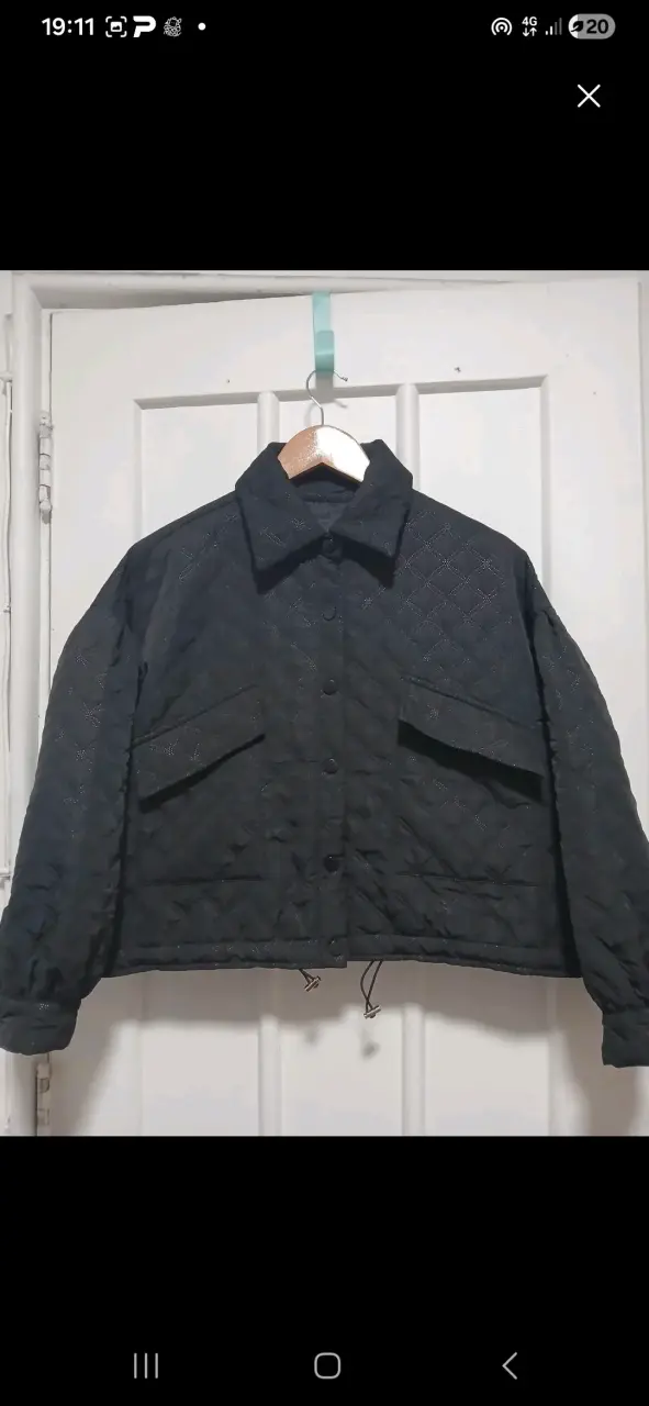 Chaqueta acolchada negra para mujer