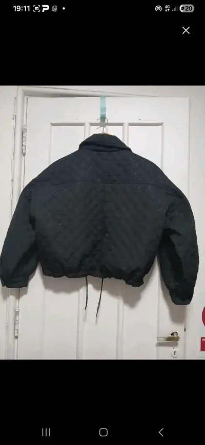 Chaqueta acolchada negra para mujer - miniatura 3