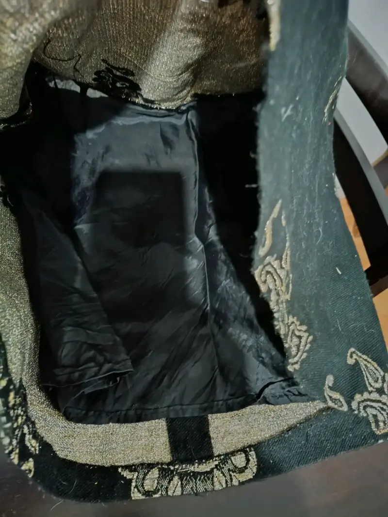 Falda negra con bordado dorado elegante - 5