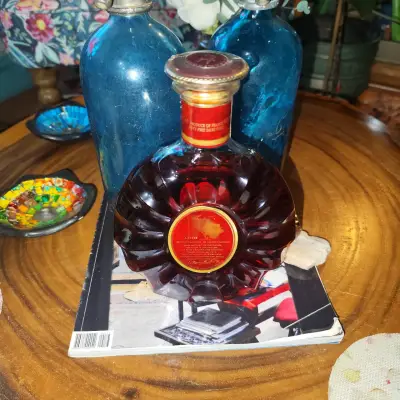 Botella de coñac Rémy Martin XO - miniatura 2