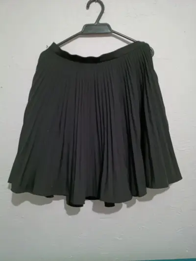 Falda plisada negra elegante - miniatura 1