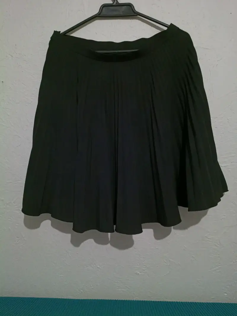 Falda plisada negra elegante - 3