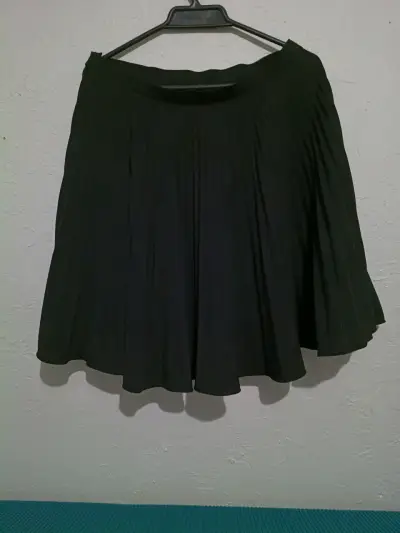 Falda plisada negra elegante - miniatura 3