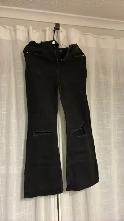 Jeans negros desgastados para mujer - miniatura 1