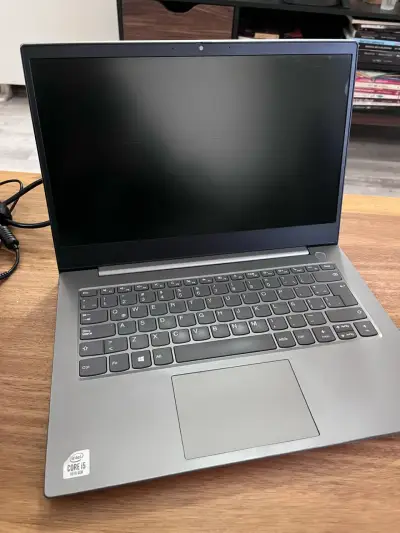 Laptop Lenovo ThinkBook 14 con cargador - miniatura 2