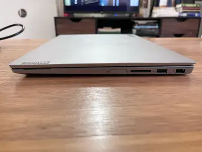 Laptop Lenovo ThinkBook 14 con cargador - miniatura 5