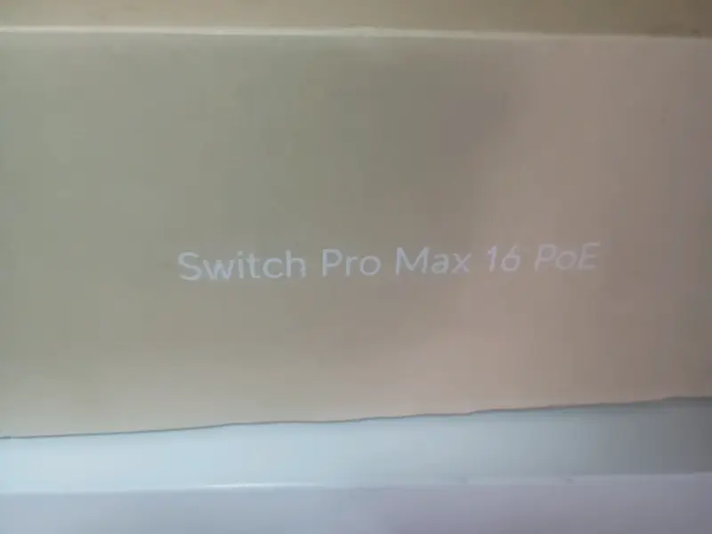 Switch Pro Max 16 PoE para redes - 1