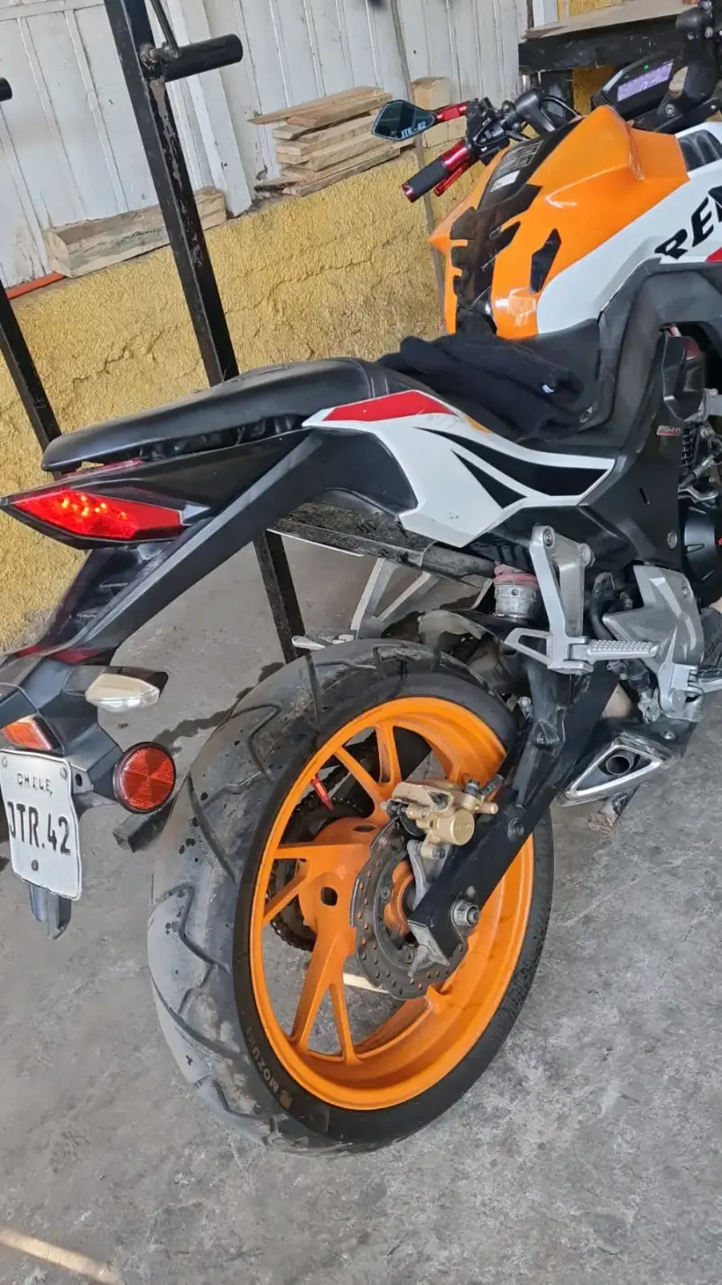 Moto deportiva Honda Repsol CB 190 - 4