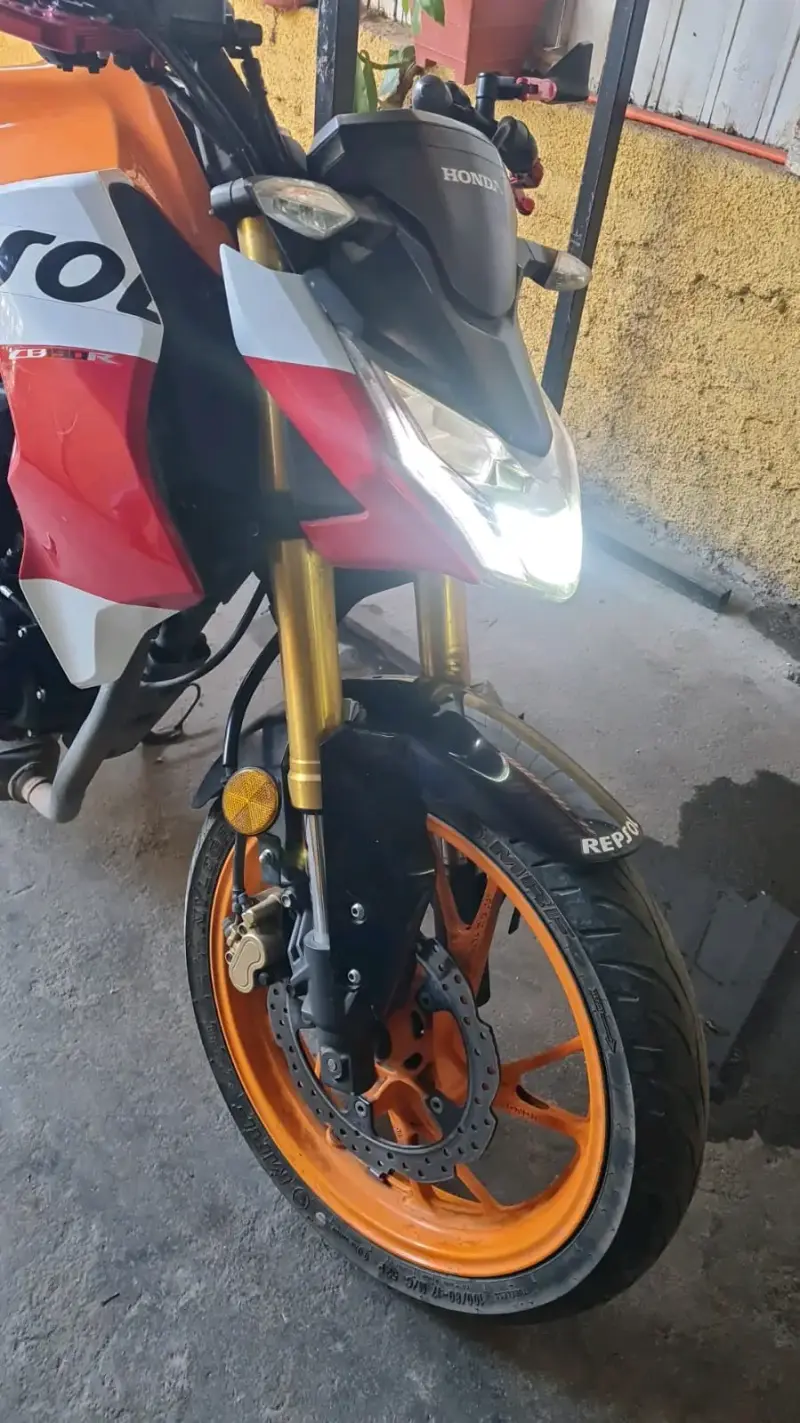 Moto deportiva Honda Repsol CB 190 - 5