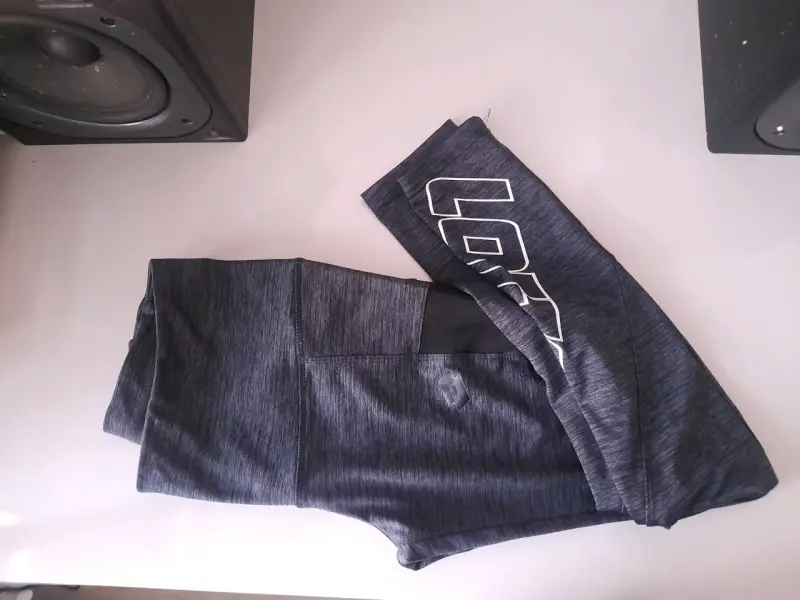 Leggings deportivos gris oscuro con logo - 2