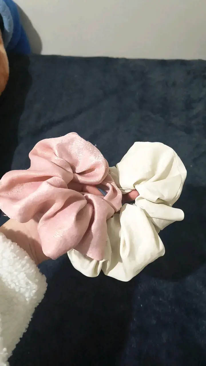 Set de colets/ moños de tela rosa y blanca - 1