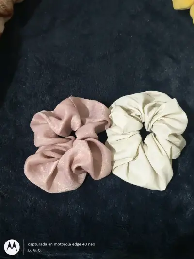 Set de colets/ moños de tela rosa y blanca - miniatura 2