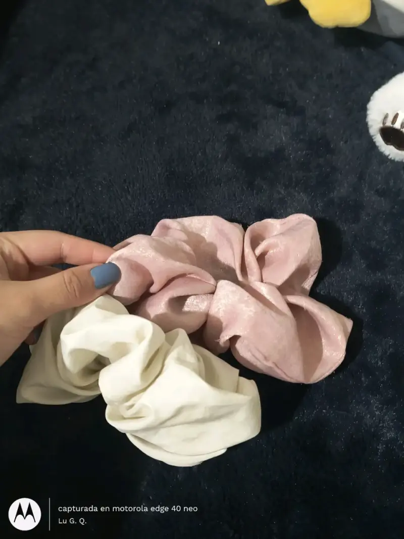 Set de colets/ moños de tela rosa y blanca - 5